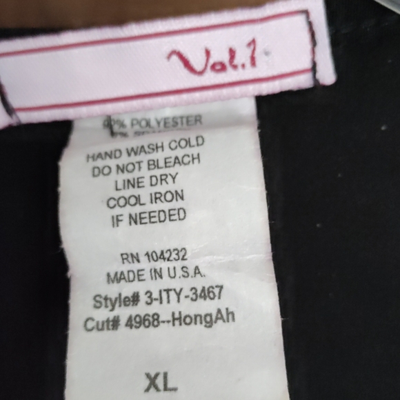 ✨🆕  Woman's XL Black Long Sleeve Blouse - Picture 2 of 3